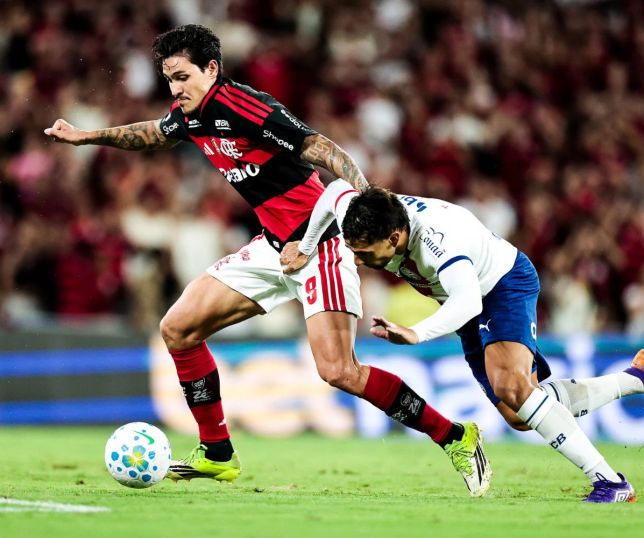 Trabzonspor prepara oferta de R$ 152 milhões para tirar Pedro do Flamengo