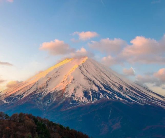 Pai é repreendido pela polícia após deixar filho de 7 anos sozinho no Monte Fuji