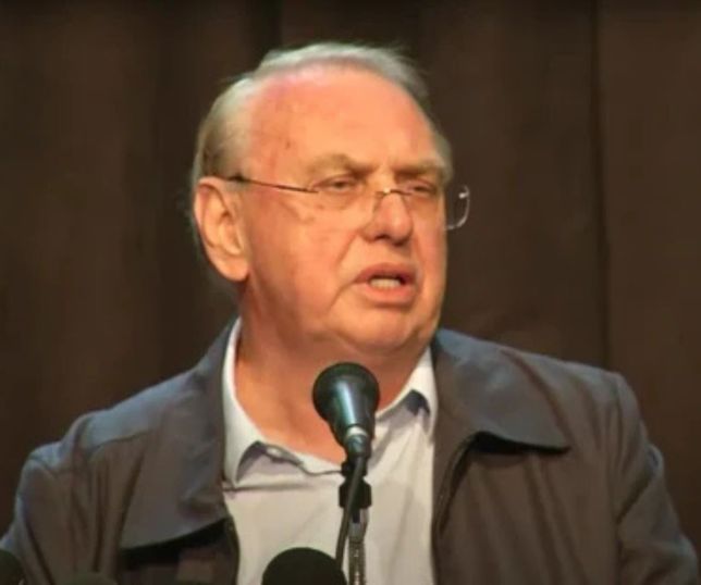 Patrocínio com site de acompanhantes gera crise no Corinthians e ameaça permanência de presidente
