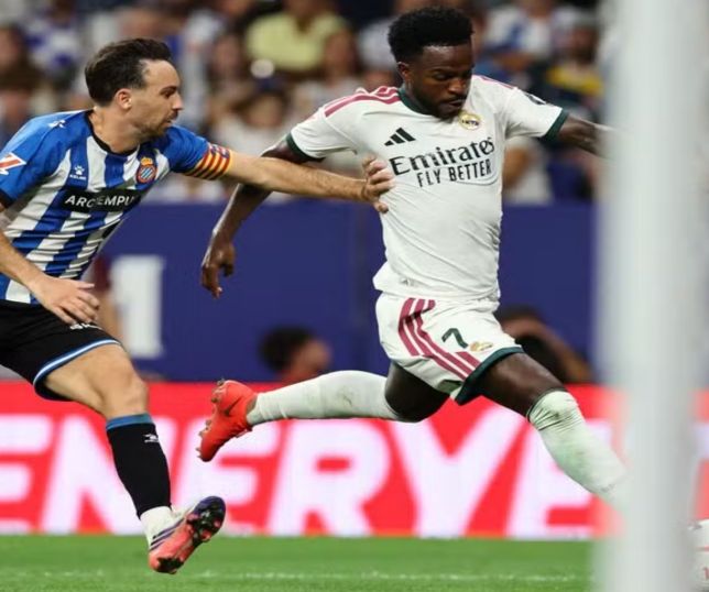 Chute em Vini Jr gera polêmica, defesa de Calatrava e resposta afiada de Roberto Carlos