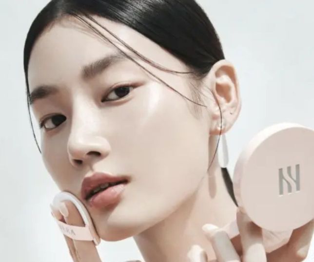 Base coreana evolui com mais tonalidades, ativos de skincare e novas opções de acabamento