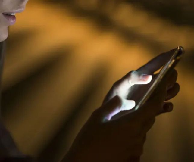 Excesso de informação pode aumentar ansiedade e afetar a saúde mental na era digital
