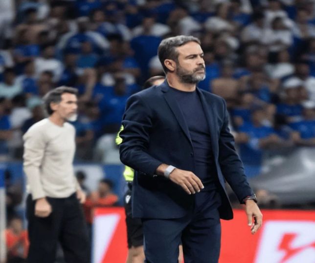 Arthur Jorge lamenta empate e afirma que Cruzeiro dominou duelo contra o Atlético-MG
