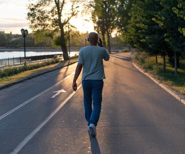 Caminhar mais pode ajudar no controle da asma tanto quanto exercício, aponta estudo