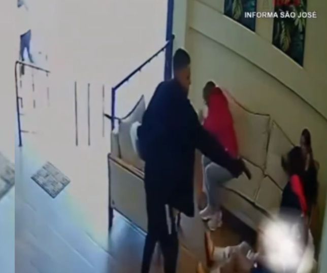 Homem é surpreendido por atirador e morto a tiros dentro de academia. VEJA VÍDEO 