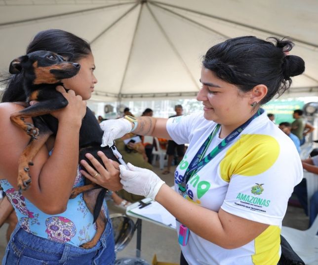 Manaus oferece vacinação contra a raiva e cadastro para castração de pets