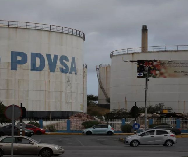 Trump anuncia acordo para ampliar controle dos EUA sobre petróleo da Venezuela