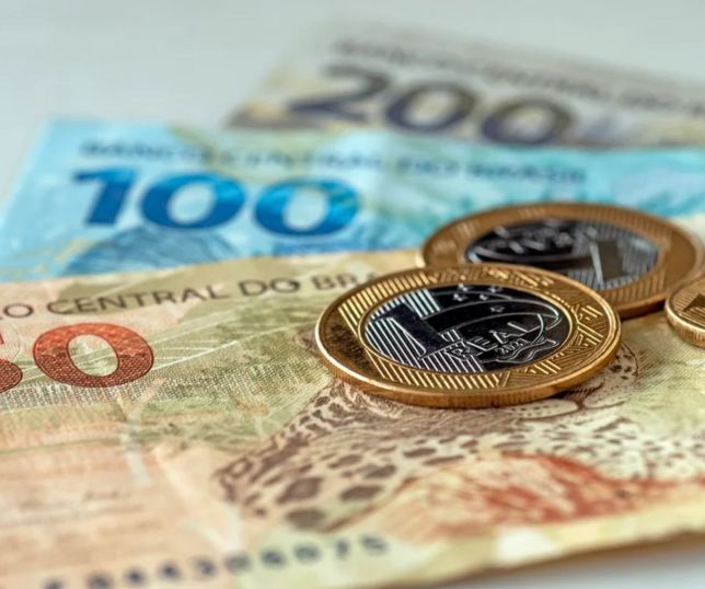 Governo projeta salário mínimo de R$ 1.741 e Orçamento de R$ 7,4 trilhões para 2027