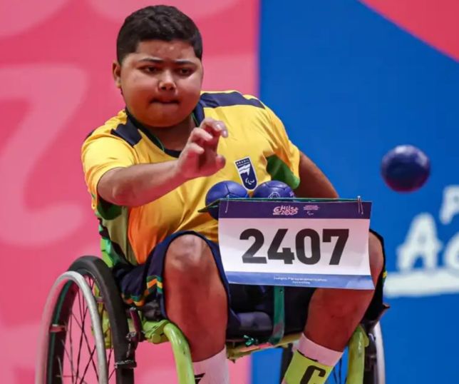 Jovem de 19 anos faz história e conquista ouro no Mundial de Bocha