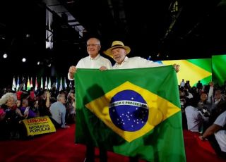 PT oficializa candidatura de Lula à reeleição; petista disputa Presidência pela 7ª vez
