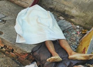 Jovem de 21 anos é encontrado morto na garagem de sua residência no bairro Novo Israel, Zona Norte de Manaus
