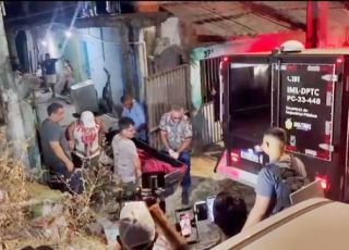 IMAGENS FORTES! Seis criminosos executam a tiros e jogam homem de segundo andar de residência no bairro Colônia Terra Nova, Zona Norte de Manaus. VEJA VÍDEO E REPORTAGEM DO ‘PORTAL DO ZACARIAS’ AO VIVO