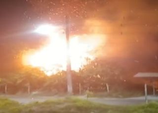 Corpo de bombeiros é acionado para combater incêndio de grandes proporções em área de mata no bairro Novo Israel, Zona Norte de Manaus. VEJA VÍDEO