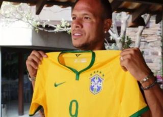 Ex-atacante da Seleção Brasileira se declara assexual em candidatura a deputado federal