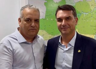 Flávio Bolsonaro escolhe Alfredo Gaspar, relator da CPI do INSS, como vice na disputa pelo Planalto