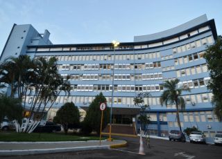 Aluno de 13 anos é internado na UTI após ser atingido com pá dentro de escola em São Paulo