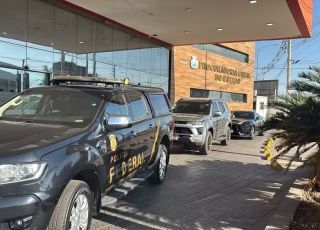 Polícia Federal mira ex-governador Mauro Mendes e deputado Fábio Garcia em operação que apura suposto desvio de R$ 308 milhões em acordo de Mato Grosso com empresa de telefonia