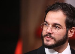 Justiça determina que Facebook Brasil reative WhatsApp de Túlio Gadelha