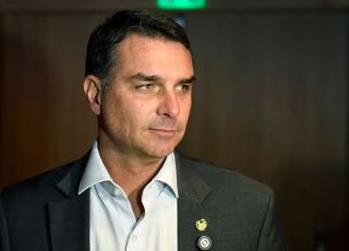 Hackeamento impede Flávio Bolsonaro de registrar candidatura à Presidência