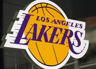 Lakers se aproximam de venda recorde e podem valer quase o mesmo que Real Madrid e Atlético de Madrid juntos