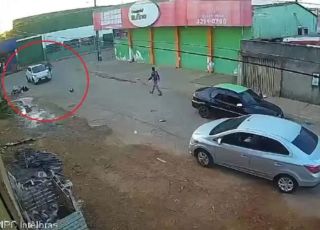 Mulher morre sobre motocicleta após ser atingida por carro em Porto Velho. VEJA VÍDEO 