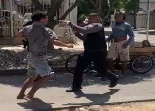 Briga entre coletor de mangas e vigilante é registrada em via pública e viraliza nas redes. VEJA VÍDEO