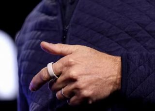 Anel inteligente vira febre entre jovens e pode custar até R$ 6 mil