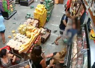 Mulher é morta a facadas dentro de supermercado em São Paulo; câmeras registram ataque. VEJA VÍDEO