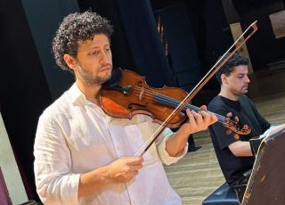 Recital 'Diálogos' leva Beethoven e Ravel ao Teatro Amazonas em noite de violino e piano