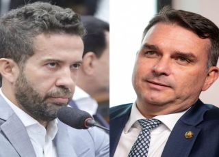 Flávio Bolsonaro leva Janones ao TSE após acusação sobre filiação partidária