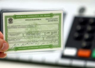 81% dos brasileiros dizem que é fundamental que candidatos acreditem em Deus, aponta pesquisa