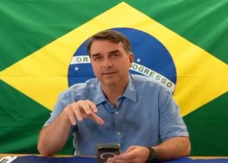 Flávio Bolsonaro reclama de ataques da direita e diz estar “sozinho” na disputa presidencial