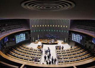 Número de candidaturas a deputado federal cai 28% nas eleições de 2026