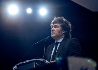 Milei culpa legalização do aborto por queda da natalidade na Argentina