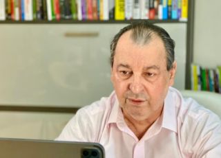 Justiça manda WhatsApp fornecer dados para identificar autores de ataques contra Omar Aziz