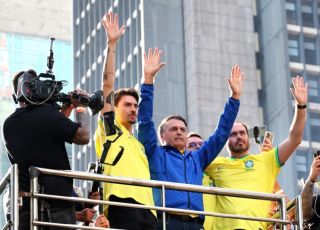 Moraes autoriza Carlos e Jair Renan a retomarem visitas a Bolsonaro