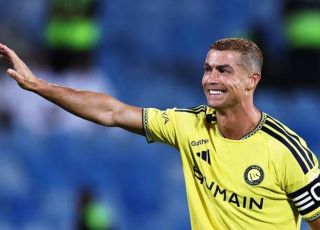 Cristiano Ronaldo marca na goleada do Al-Nassr e chega a 977 gols na carreira