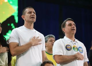 Flávio Bolsonaro promete enquadrar milícias, PCC e CV como organizações terroristas