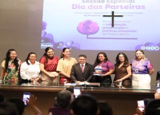 Deputado Sinésio Campos homenageia parteiras tradicionais em Sessão Especial na Aleam