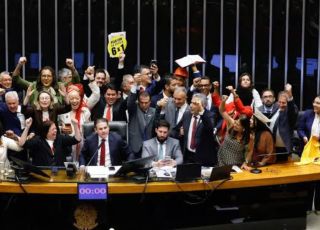 Oposição tenta adiar PEC do fim da escala 6x1, mas admite risco de derrota no Senado