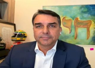 Flávio Bolsonaro aciona TSE contra Lula por entrevista gravada no Alvorada
