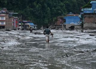 EUA enviam US$ 3,6 milhões em ajuda ao Nepal após enchentes que deixaram centenas de mortos