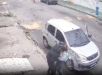 Aluna é assaltada a caminho da escola e tem celular roubado em Duque de Caxias: 'Por favor, moço, eu só tenho esse telefone'. VEJA VÍDEO