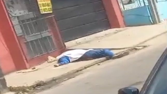 IMAGENS FORTES! HOMEM É ASSASSINADO A TIROS EM PLENA VIA PÚBLICA NO BAIRRO CIDADE DE DEUS, ZONA NORTE DE MANAUS. VEJA VÍDEO
