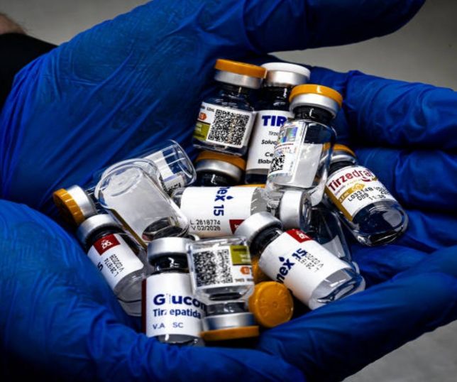 Canetas para emagrecer sem orientação médica acendem alerta para riscos à saúde