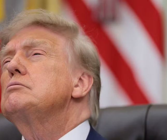 Dívida dos EUA passa de R$ 200 trilhões e Trump enfrenta dificuldade para frear alta