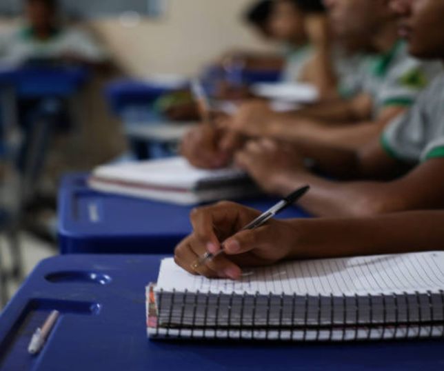 Pisa 2025: desempenho aos 15 anos revela desafios construídos ao longo da vida escolar