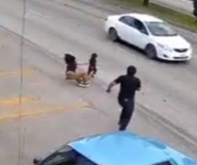 Funcionário age rápido e salva menina de atropelamento no México. VEJA VÍDEO