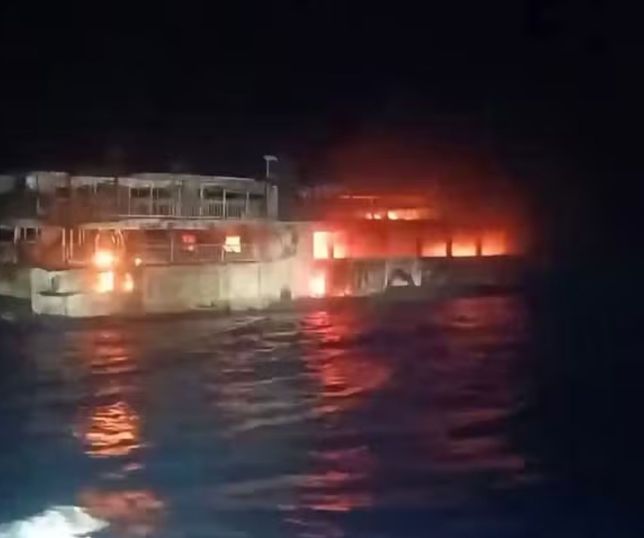 Incêndio em balsa deixa cinco mortos e dezenas de desaparecidos nas Filipinas
