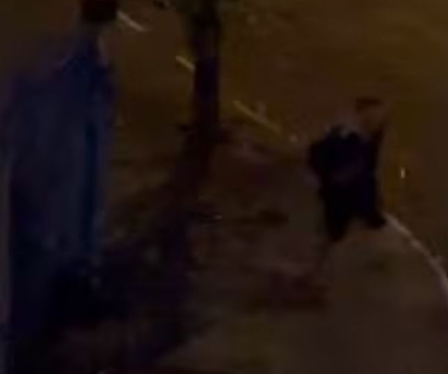 Homem com uma perna só invade loja em Franca e foge de bicicleta após furto. VEJA VÍDEO